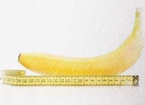 Банан и сантиметровая лента